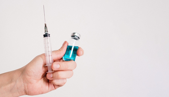 Vaccination : Faut-il suspendre les brevets ?